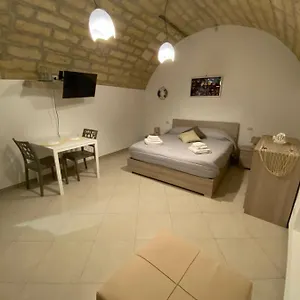 Couette-café Mirabari, Bari
